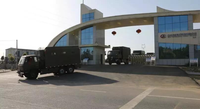 程力軍品再次引發(fā)行業(yè)風(fēng)暴 程力一體化智能控制壓縮垃圾車受到部隊首長好評