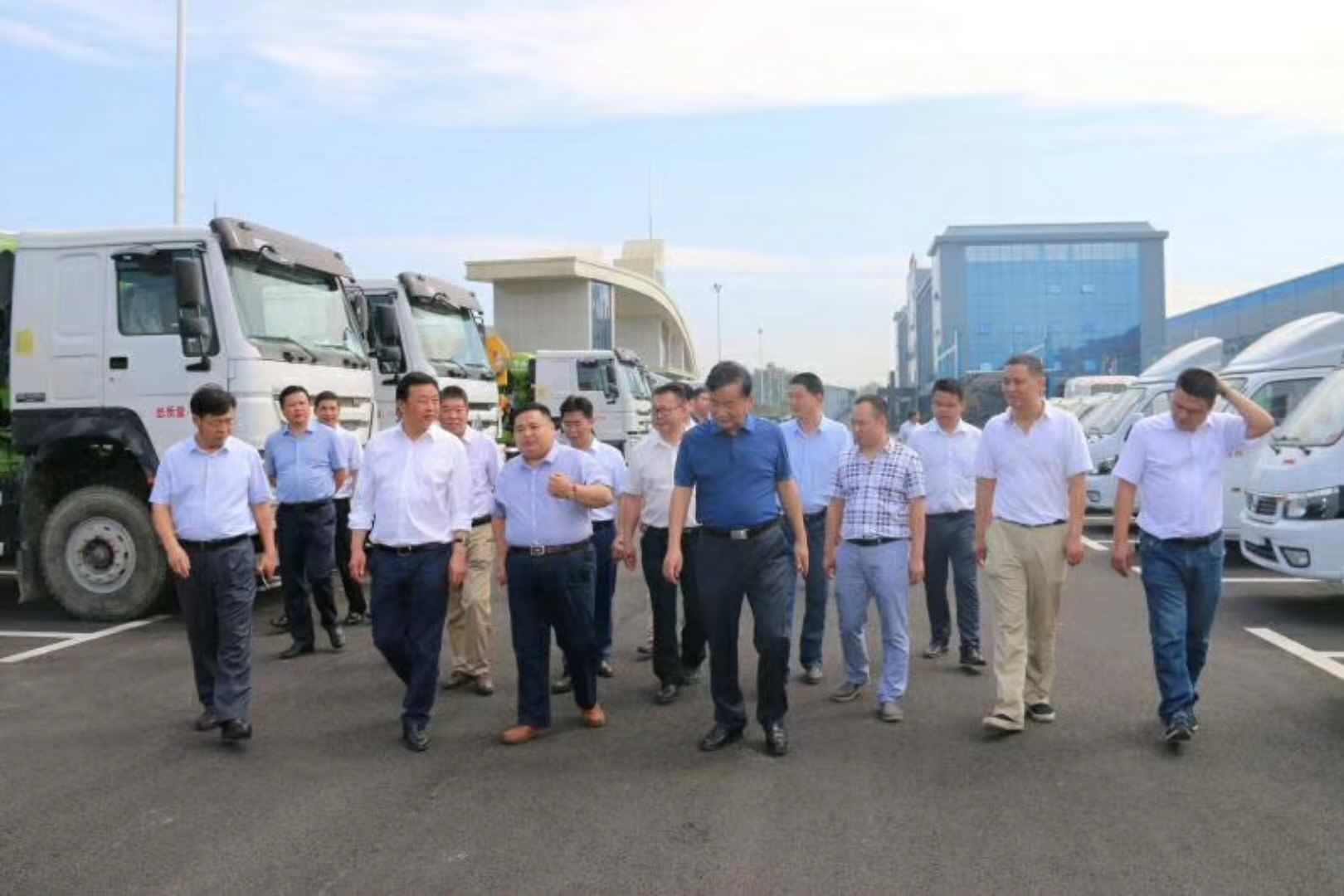 武漢市黃陂區(qū)委吳書記等區(qū)領(lǐng)導一行蒞臨程力重工指導工作