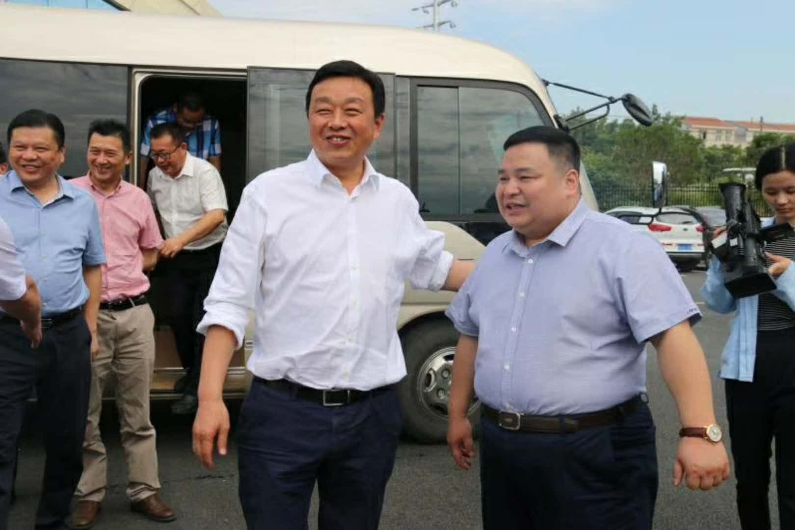 武漢市黃陂區(qū)委吳書記等區(qū)領(lǐng)導一行蒞臨程力重工指導工作