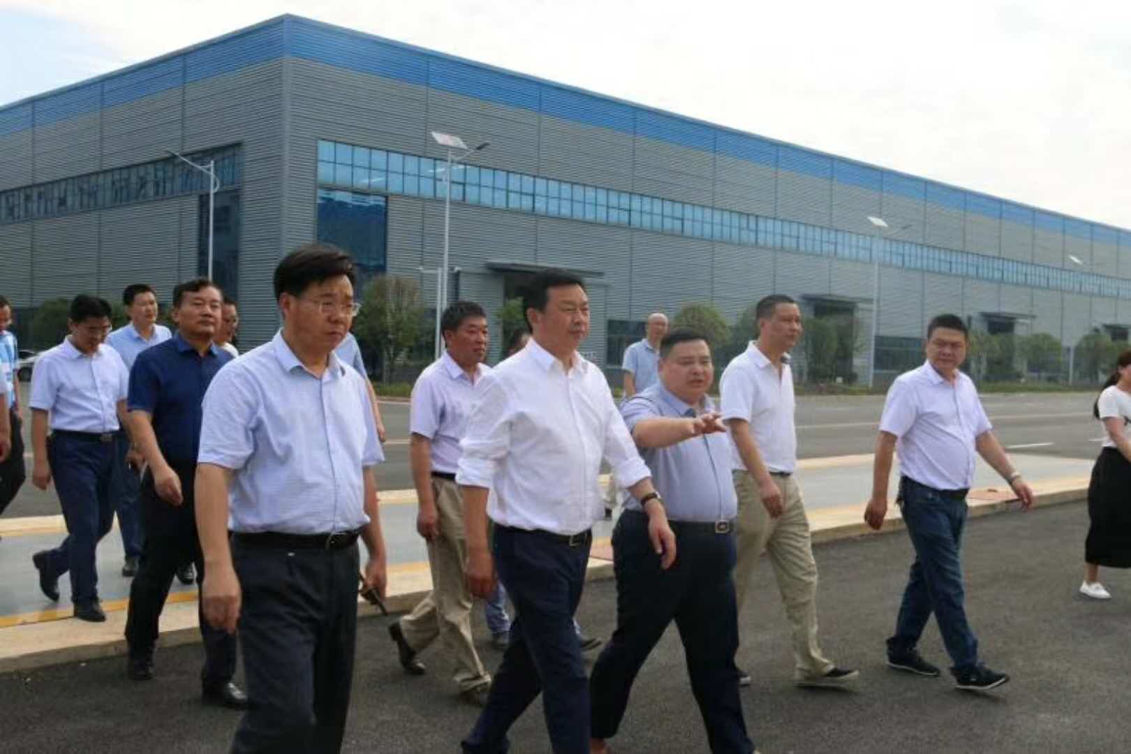 武漢市黃陂區(qū)委吳書記等區(qū)領(lǐng)導一行蒞臨程力重工指導工作